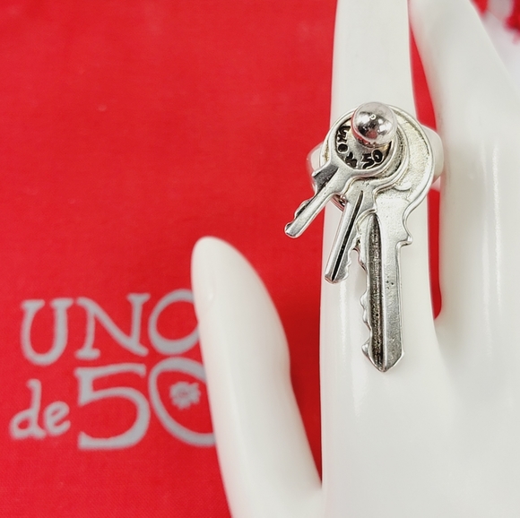 Retired/Rare Authentic Uno de 50 3 Tier Key Spinner Ring Size:6.5 - Picture 5 of 16
